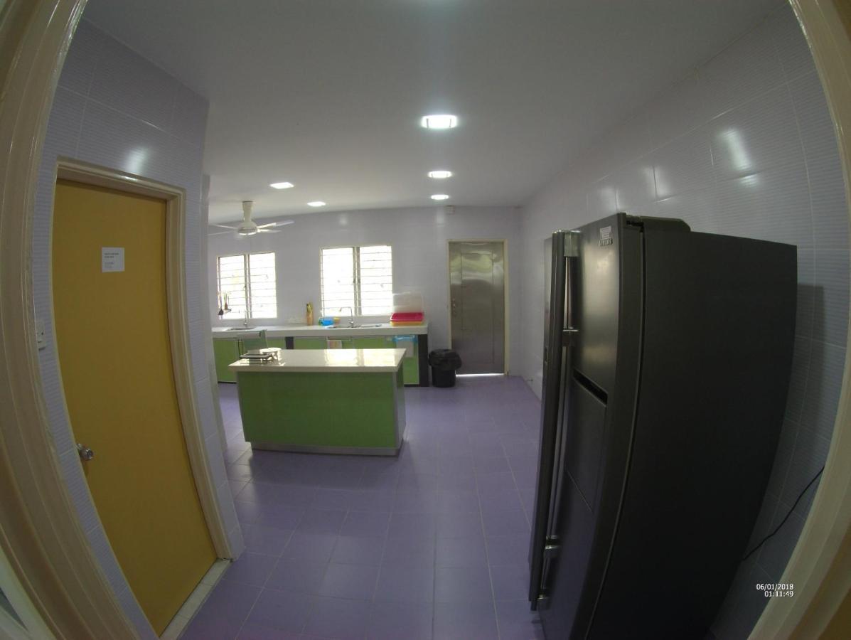Entire Residential Home•Jia Residences Bkt Serdang沙登温暖的家 Seri Kembangan Exterior foto