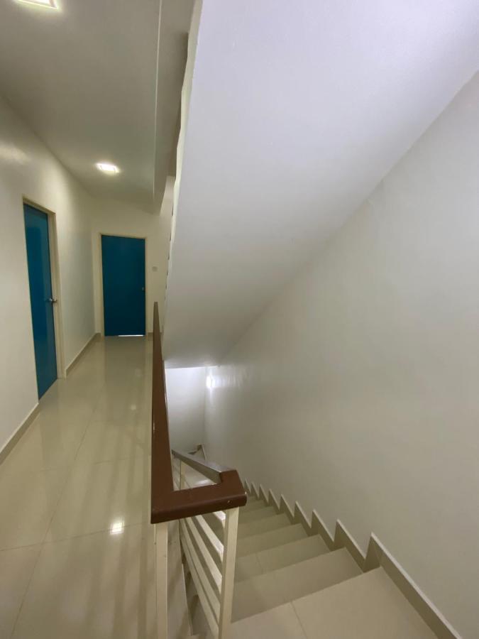 Entire Residential Home•Jia Residences Bkt Serdang沙登温暖的家 Seri Kembangan Exterior foto